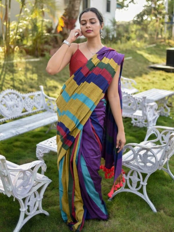Handloom Cotton Saree with blouse piece - Image 3