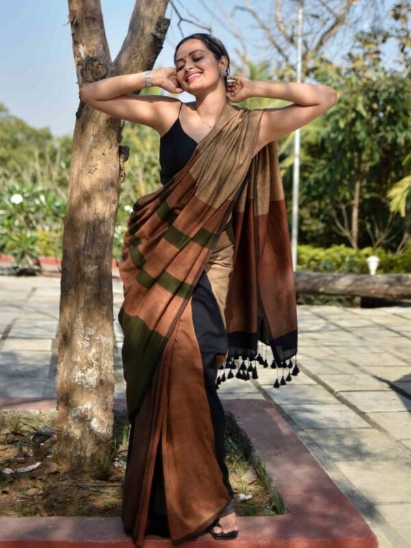 Handloom Cotton Saree with blouse piece - Image 2