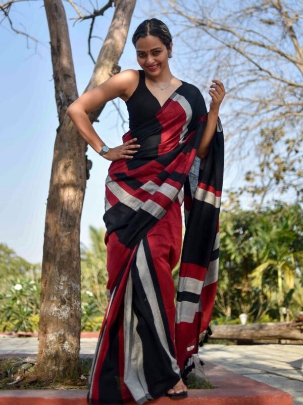 Handloom Cotton Saree with blouse piece - Image 2