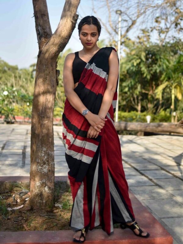 Handloom Cotton Saree with blouse piece - Image 3