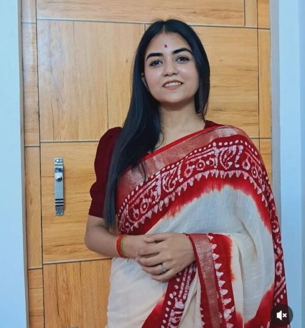 Linen Batik Saree with blouse piece - Image 3