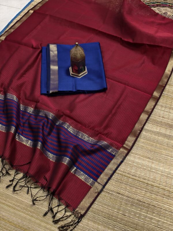 Handloom Maheshwari Kota Check Sarees with Contrast Blouse Piece - Image 3