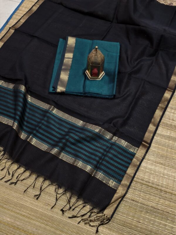 Handloom Maheshwari Kota Check Sarees with Contrast Blouse Piece - Image 2