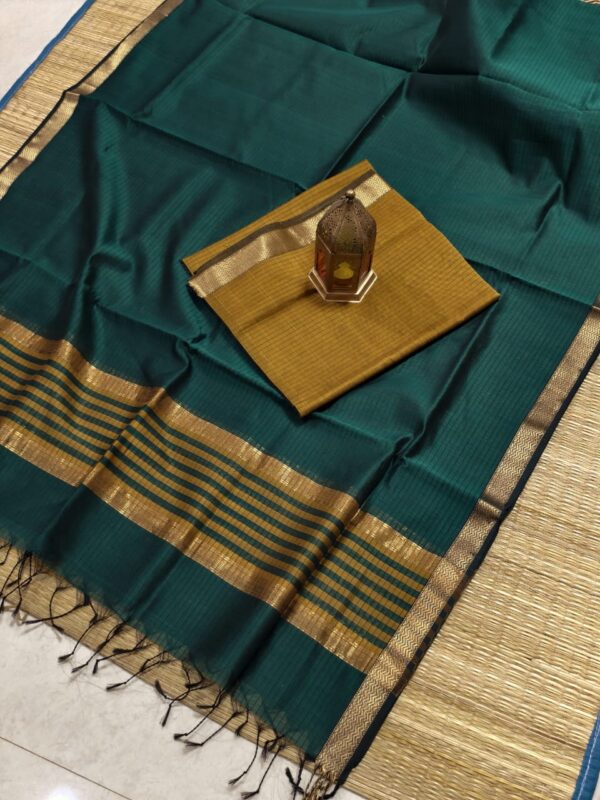Handloom Maheshwari Kota Check Sarees with Contrast Blouse Piece - Image 11