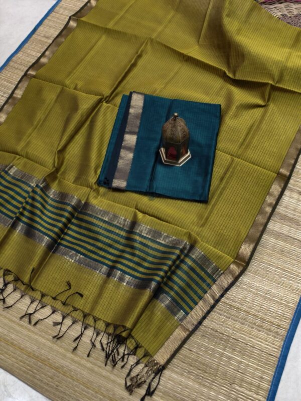 Handloom Maheshwari Kota Check Sarees with Contrast Blouse Piece - Image 12